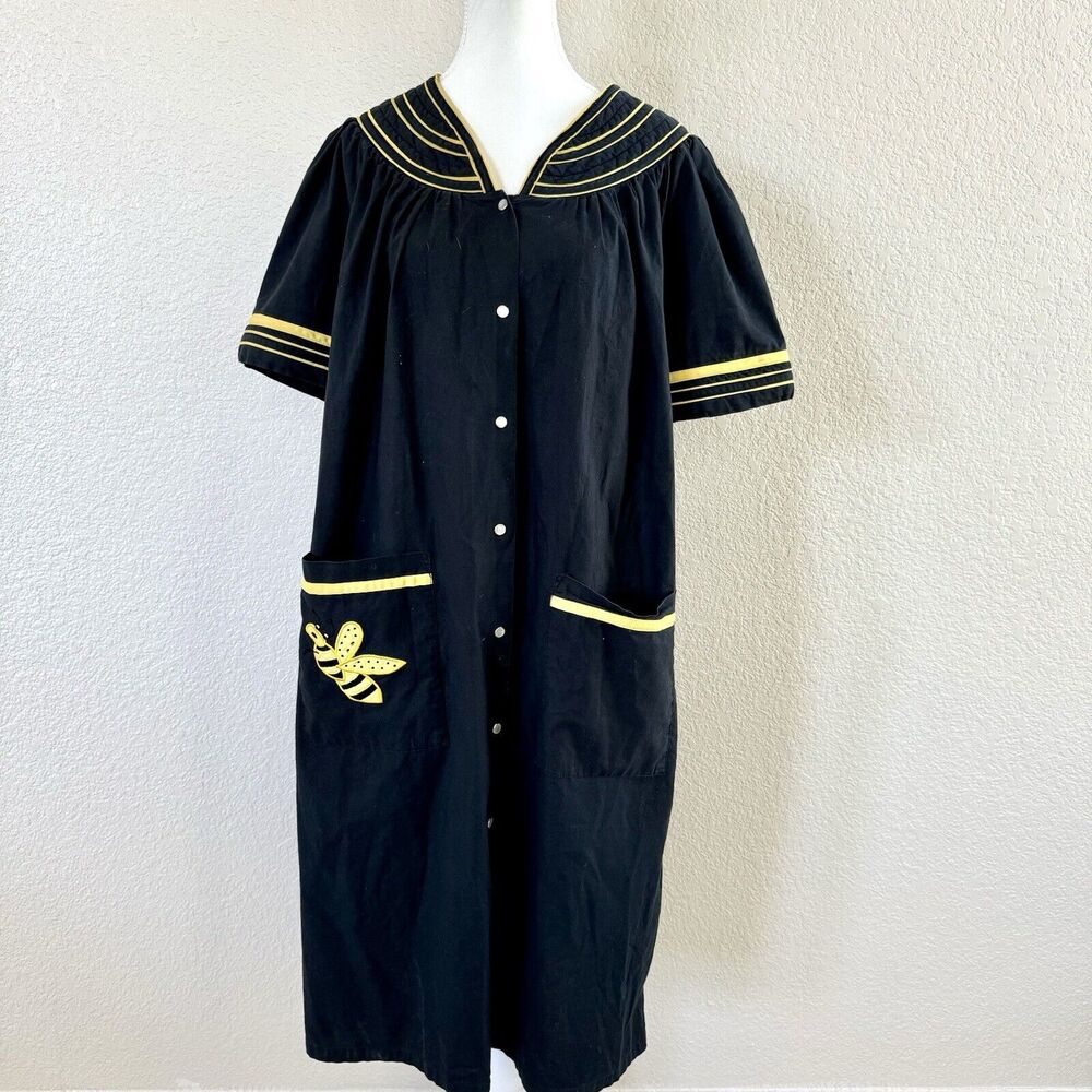 Vintage SHE’S ALL THAT Sz Large Black Embroidered Bee Yoke Muumuu Shift Dress
